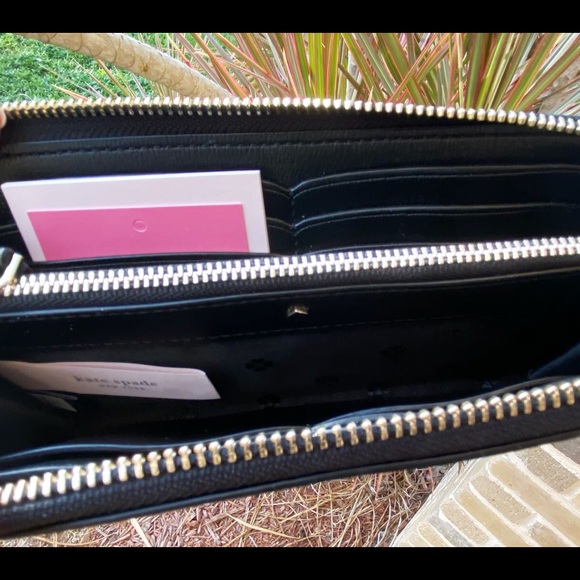 NWT Kate Spade ♠️ Zip-Around Wallet - Picture 3 of 4